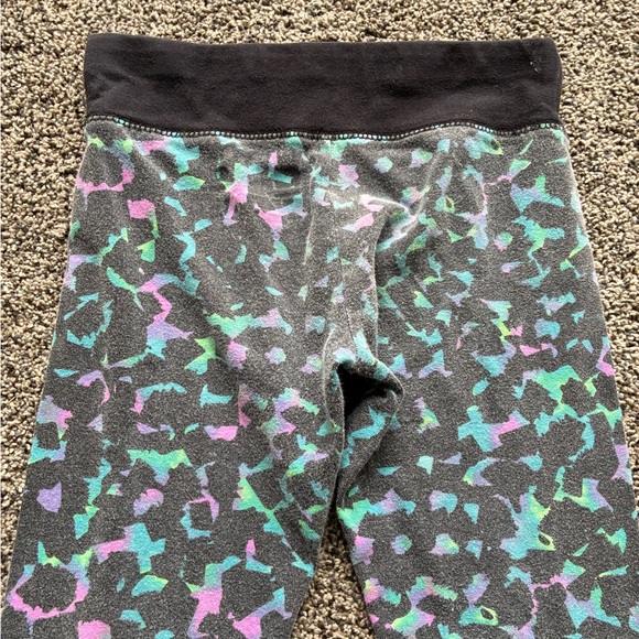 Xersion Girl’s Green/Blue/Black Printed Leggings, Size 5 - Picture 4 of 7